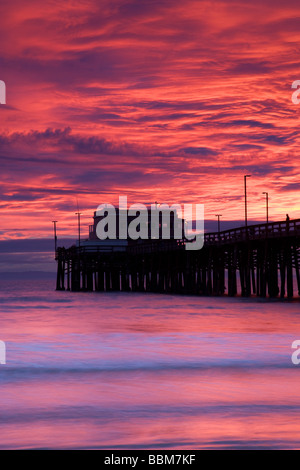Le Newport Pier Newport Beach au coucher du soleil Orange County en Californie Banque D'Images