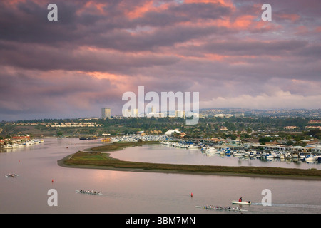 En regardant vers l'arrière Bay et l'île de la mode Newport Beach Californie Orange County Banque D'Images