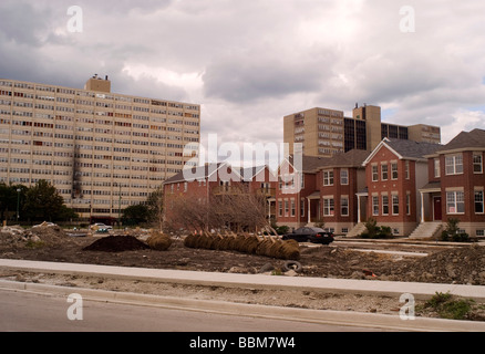 Nouvelle construction maisons vendues avec des signes dans le Nord proche voisinage de Chicago à proximité de l'Caprini projets verts Banque D'Images