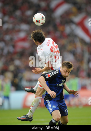 S'attaquer, Christian Traesch, footballeur le VfB Stuttgart, ci-dessus, par opposition à Ivica Olic, jouant pour le HSV, Hamburger Banque D'Images