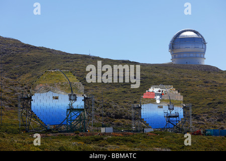 MAGIC-télescope, grand télescope Cherenkov Imagerie gamma de l'atmosphère, sur l'observatoire de Roque de los Muchachos, La Palma, Cana Banque D'Images