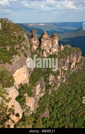 Australie Nouvelle Galles du Sud. Les célèbres Trois Soeurs rock formation dans les Blue Mountains près de Katoomba. Banque D'Images