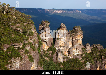 Australie Nouvelle Galles du Sud. Les célèbres Trois Soeurs rock formation dans les Blue Mountains près de Katoomba. Banque D'Images