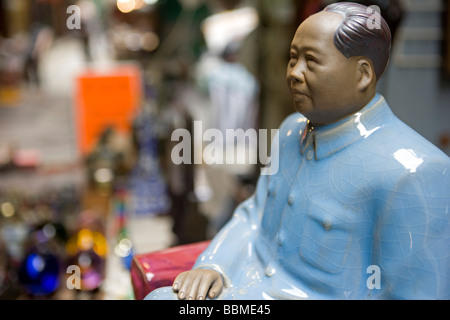 La Chine, Hong Kong. Président chinois Mao de souvenirs à vendre à Hong Kong street market Banque D'Images