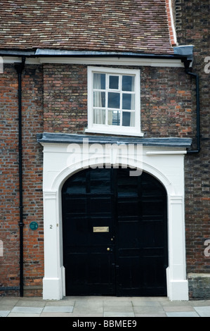 Vieux bâtiment Crooked Place du marché le samedi, King's Lynn, Norfolk, Angleterre Banque D'Images