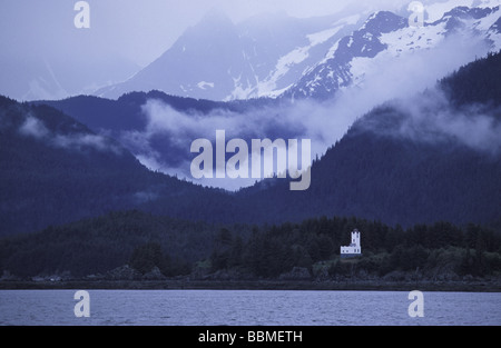 Phare de l'île sentinelle Canal Lynn sud-est de l'Alaska Banque D'Images