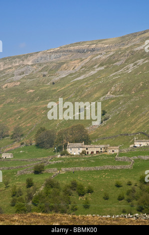 dh ARKENGARTHDALE NORD YORKSHIRE Dales parc national pays vallée maison de vacances randonneurs moors maison de paysage dans la campagne angleterre Banque D'Images