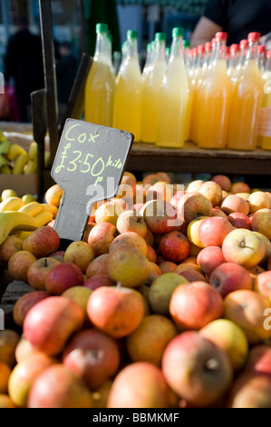 Broadway marché le samedi dans l'Est de Londres Banque D'Images