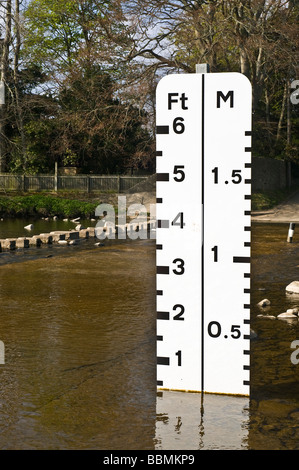 dh STANHOPE DURHAM River Wear dispositif de mesure du niveau de la rivière ford Crossing mesures de prévention des crues d'eau Banque D'Images