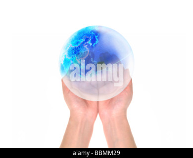 Composite numérique des droits de l'hands holding a globe Banque D'Images
