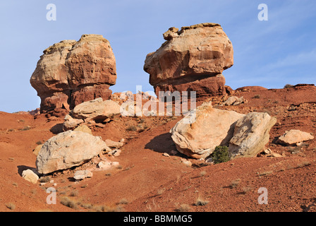 Twin Rocks sur l'autoroute 24, Capitol Reef National Park, Utah, USA Banque D'Images