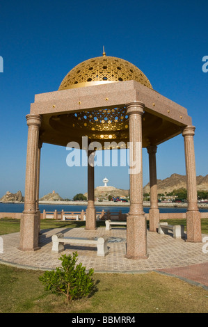 Mutrah front de mer le long de la route Al Bahrl Muscat Oman Banque D'Images