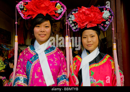 Les femmes en costumes traditionnels chinois Beijing Banque D'Images