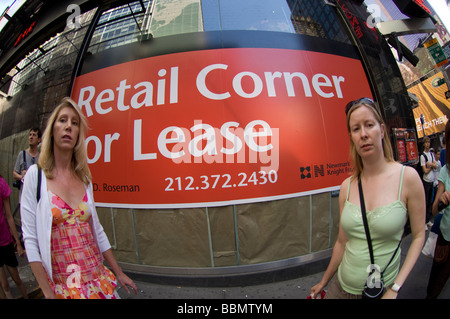 Un signe pour l'espace de vente au détail pour location à Times Square à New York, le vendredi 22 mai 2009 Frances M Roberts Banque D'Images