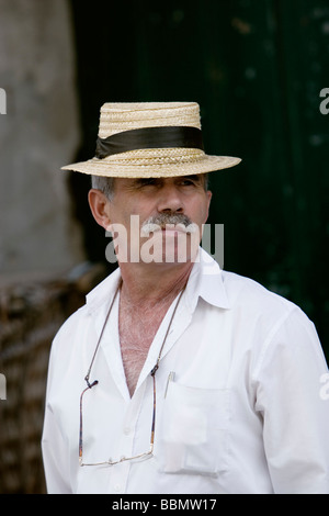 Vieil homme sur l'île de Madère, au Portugal. Banque D'Images