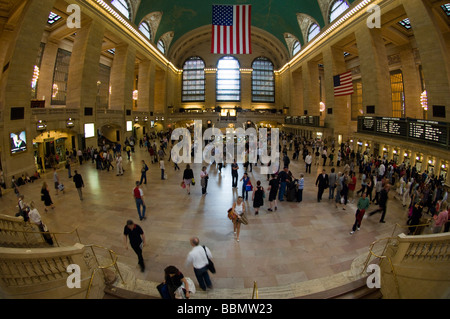 Les voyageurs à Grand Central Terminal de New York Banque D'Images