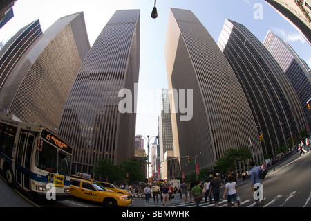 La Sixième Avenue monolithique ajouts au Rockefeller Center de New York sont considérés le vendredi 22 mai 2009 Frances M Roberts Banque D'Images