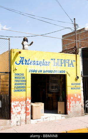 Les murs colorés des magasins, cantinas et maisons de Tonala, Jalisco, Mexique Banque D'Images