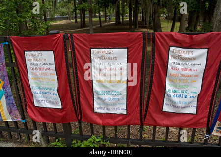 Respect du Jour commémoratif américain des bannières pour militaires et civils américains morts en Irak et en Afghanistan, Gainesville,en Floride. Banque D'Images