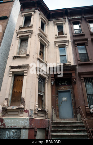 Brownstone délabrées de la restauration de l'attente de Harlem à New York, le samedi 30 Mai 2009 Richard B Levine Banque D'Images