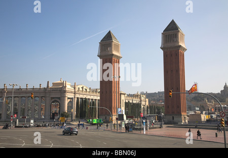 Tours Vénitiennes situé au coin de la Plaça d'Espanya, Barcelona, Espagne Banque D'Images