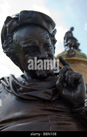 Shakespeare et d'autres statues et les bâtiments autour de Stratford Upon Avon, Warwickshire, Angleterre Banque D'Images