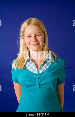 Portrait de jeune fille 10 -11 ans s'bras le long US USA United States America POV MR © Myrleen Pearson Banque D'Images