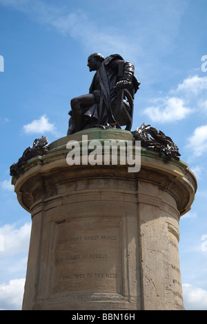 Shakespeare et d'autres statues et les bâtiments autour de Stratford Upon Avon, Warwickshire, Angleterre Banque D'Images