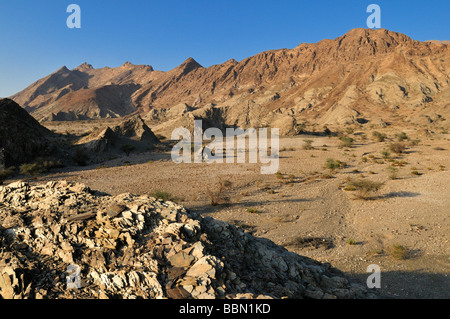 Paysage de désert rocheux, montagnes Hajar ash Sharqi, région de Sharqiya, Sultanat d'Oman, l'Arabie, Moyen-Orient Banque D'Images