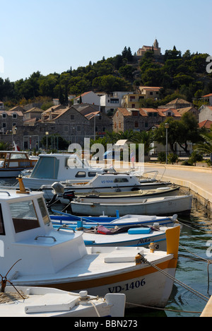 L'église de St Nicholas donnant sur la pittoresque ville de Split sur la côte dalmate de la Croatie Banque D'Images