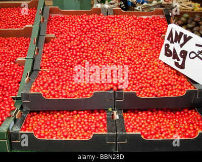 Tomates italiennes bébé Borough Market Londres Angleterre Banque D'Images