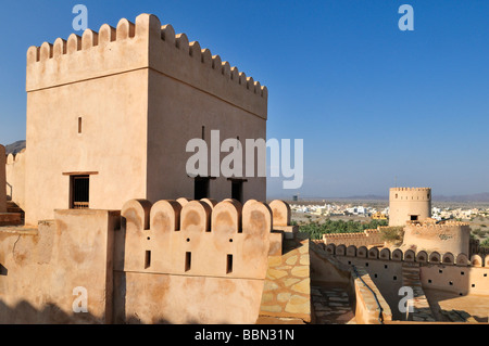 Adobe historique Nakhal Fort Nakhl, enrichissement ou château, Hajar al Gharbi Montagnes, Batinah Région, Sultanat d'Oman, l'Arabie Banque D'Images