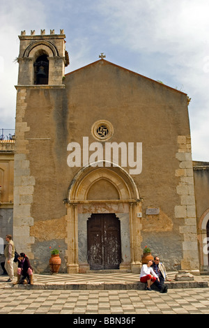 Église Saint Agostino sur la Piazza IX Aprile Taormina Sicile Italie Banque D'Images