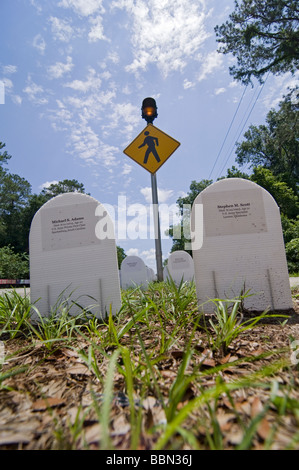 Respect du Jour commémoratif américain montrant des pierres tombales représentant des soldats américains tombés dans la guerre contre le terrorisme en Irak et en Afghanistan. Banque D'Images