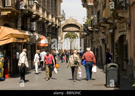 Porta Messina Gate sur le Corso Umberto par Taormina Sicile Italie Banque D'Images