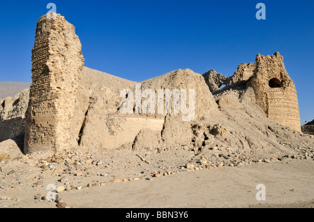 Adobe historique, tour de guet de fortification ou Château Fort Izki, Dakhliyah Région, Sultanat d'Oman, l'Arabie, Moyen-Orient Banque D'Images