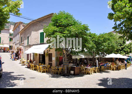 Restaurants en plein air, Place Raimon Llull, Valdemossa, Municipalité de Valldemossa, Majorque, Îles Baléares, Espagne Banque D'Images