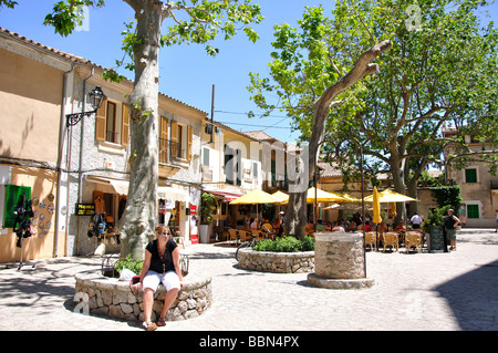 Café en plein air, Place de Cartoixa, Valldemossa Valldemossa, municipalité, Majorque, Îles Baléares, Espagne Banque D'Images