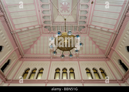 Hall de gare à l'art nouveau historique Ottoman, la gare de Sirkeci, Istanbul, Turquie Banque D'Images