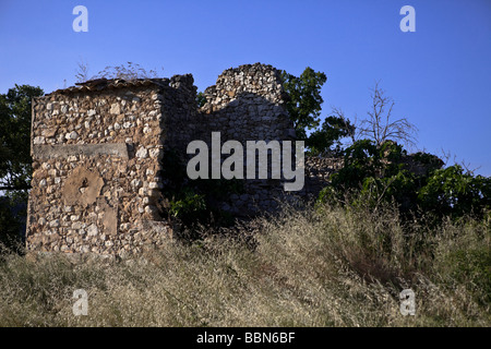 Ferme abandonnée maison en ruines près de Pertuis, Durance, Provence, France, Europe Banque D'Images