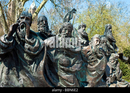 Statue dans le jardin de la cathédrale Domgarten par Zeuner. Après la légende "The Ferryman's Dream', Spire, Rhénanie-Palatinat, Germ Banque D'Images