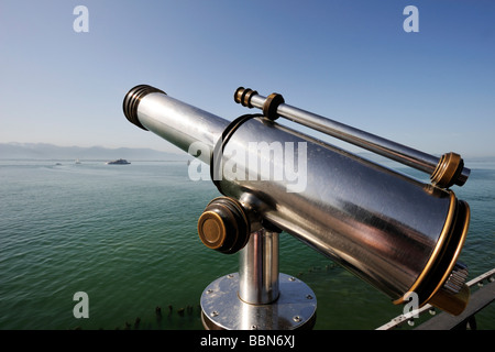 Télescope, port de Lindau sur le lac de Constance, Bavaria, Germany, Europe Banque D'Images