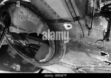 Événements, seconde Guerre mondiale / seconde Guerre mondiale, guerre aérienne, avions, écrasé / endommagé, 'baquet d'armes' d'un Heinkel allemand He 111 bombardier frappé par un feu anti-avion, front de l'est, vers 1942, Banque D'Images