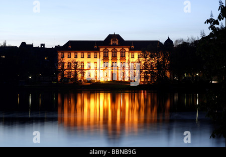 Donnant sur le lac Kleiner Kiel, au ministère de la Justice, du travail et de l'Europe du Land Schleswig-Holstein, Kiel, Schleswig-Hol Banque D'Images