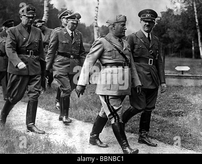 Mussolini, Benito, 29.7.1883 - 28.4.1945, politicien italien, Premier ministre 30.10.1922 - 25.7.1943, en pleine longueur, en visite à Adolf Hitler au siège de 'Wolfsschanze', près de Ratenburg, Prusse orientale, Reich allemand, 2.9.1941, Banque D'Images