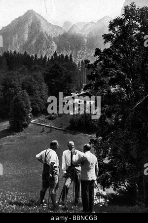 Hitler, Adolf, 20.4.1889 - 30.4.1945, chancelier politique allemand (NSDAP) depuis 30.1.1933, en pleine longueur, avec Hermann Göring et Werner von Blomberg, vers 1935, Banque D'Images