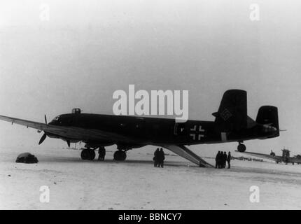 Événements, seconde Guerre mondiale / seconde Guerre mondiale, guerre aérienne, avions, avion de transport allemand Junkers Ju 290, Allemagne du Sud, 11.2.1943, XXe siècle, historique, Luftwaffe, Wehrmacht, Third Reich, recce à longue portée, reconnaissance, Ju-290, Ju290, avion, avions, hiver, neige, gens, années 1940, Banque D'Images