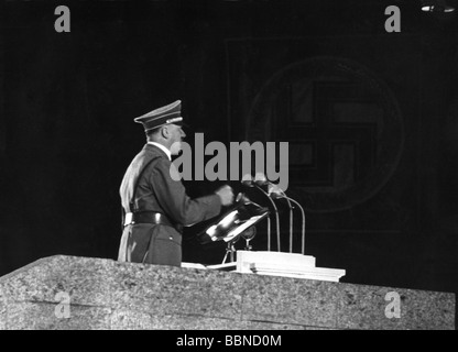 Hitler, Adolf, 20.4.1889 - 30.4.1945, politicien allemand (NSDAP), chancelier de Fuehrer et Reich depuis 1933, discours à l'occasion de la visite d'État de Benito Mussolini à Berlin, 27. - 29.9.1937, Banque D'Images