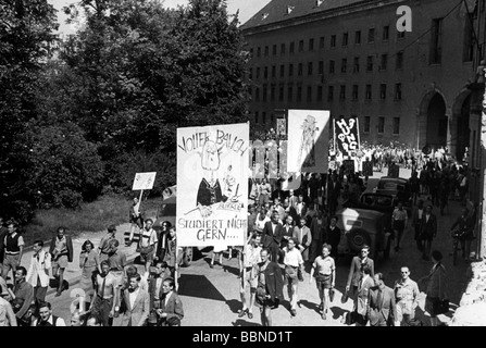 Période d'après-guerre, Allemagne, adversité, manifestation contre un approvisionnement alimentaire insuffisant, 'Hunger March' des étudiants de Munich, été 1947, Banque D'Images