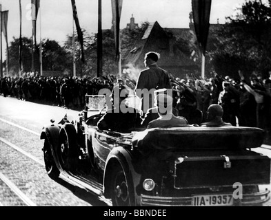 Hitler, Adolf, 20.4.1889 - 30.4.1945, politicien allemand (NSDAP), chancelier de Fuehrer et Reich depuis 1933, scène, sur le chemin du rallye de Nuremberg, "Reichsparteitag der Freiheit", 10. - 16.9.1935, Banque D'Images